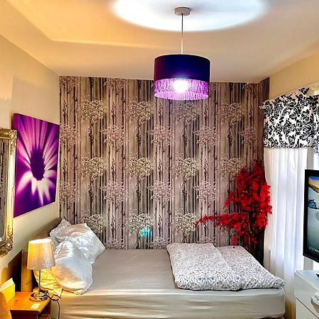 Comfy Double Bedroom With A Private Toilet Londra Dış mekan fotoğraf