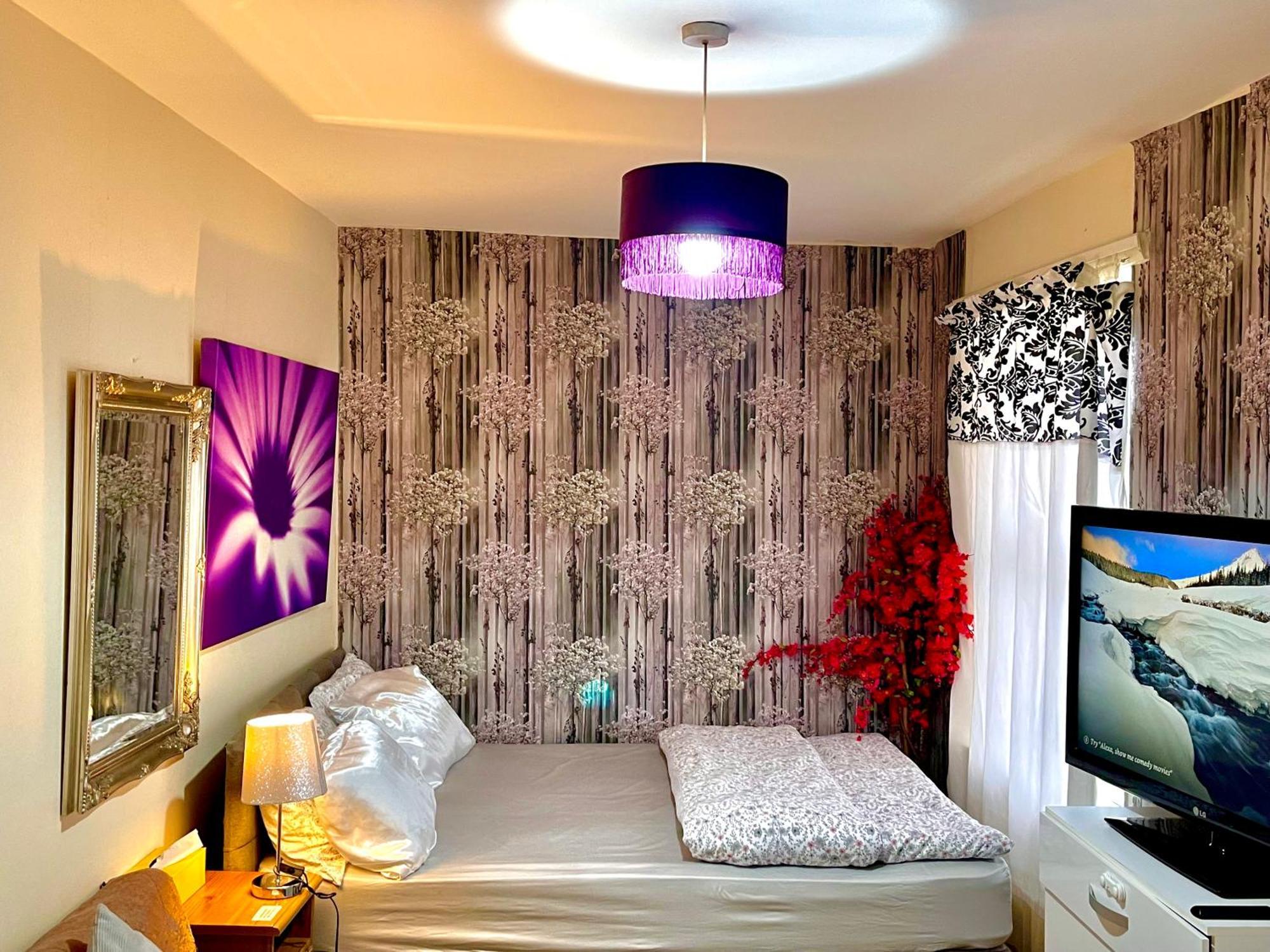 Comfy Double Bedroom With A Private Toilet Londra Dış mekan fotoğraf