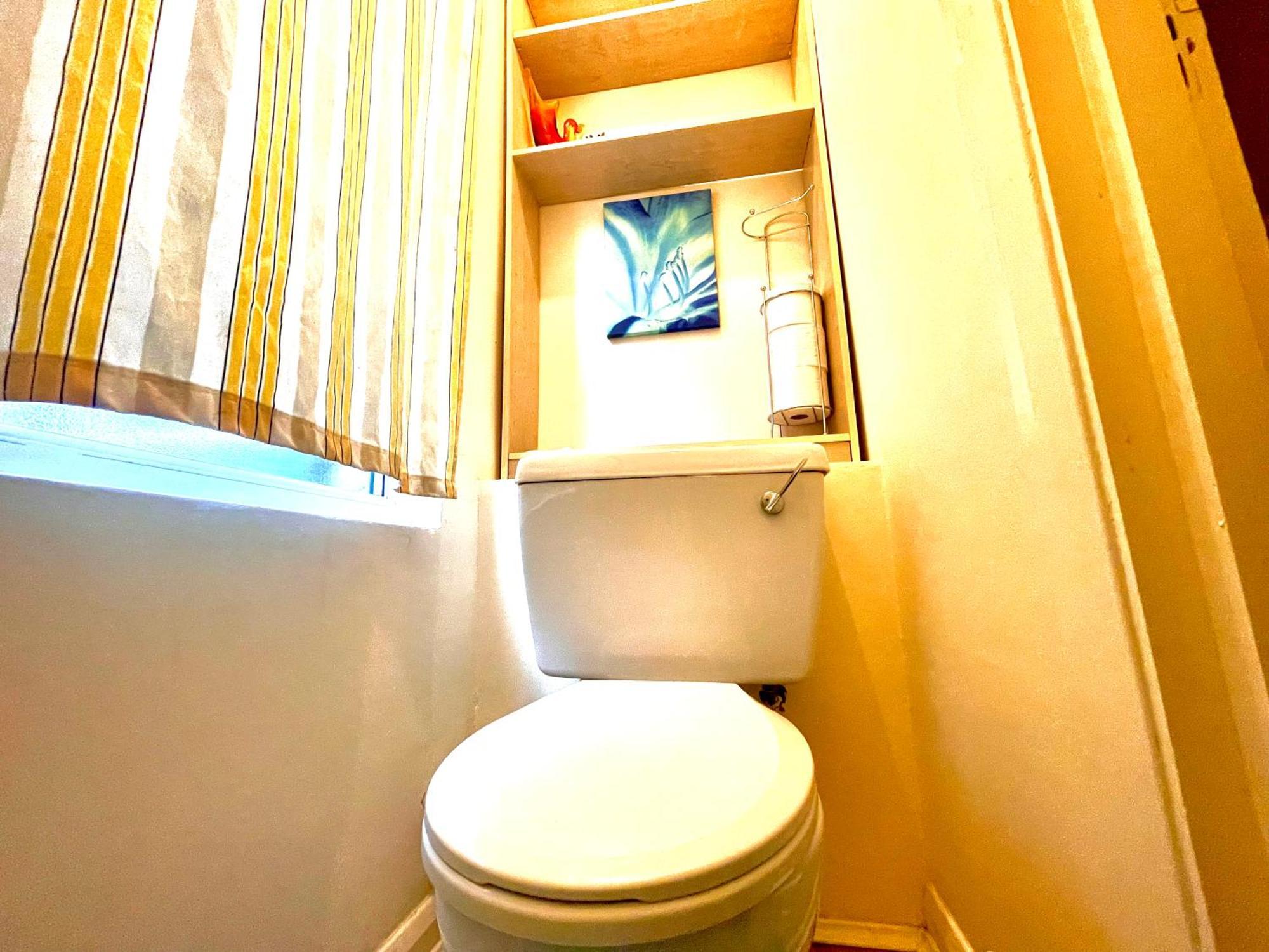 Comfy Double Bedroom With A Private Toilet Londra Dış mekan fotoğraf